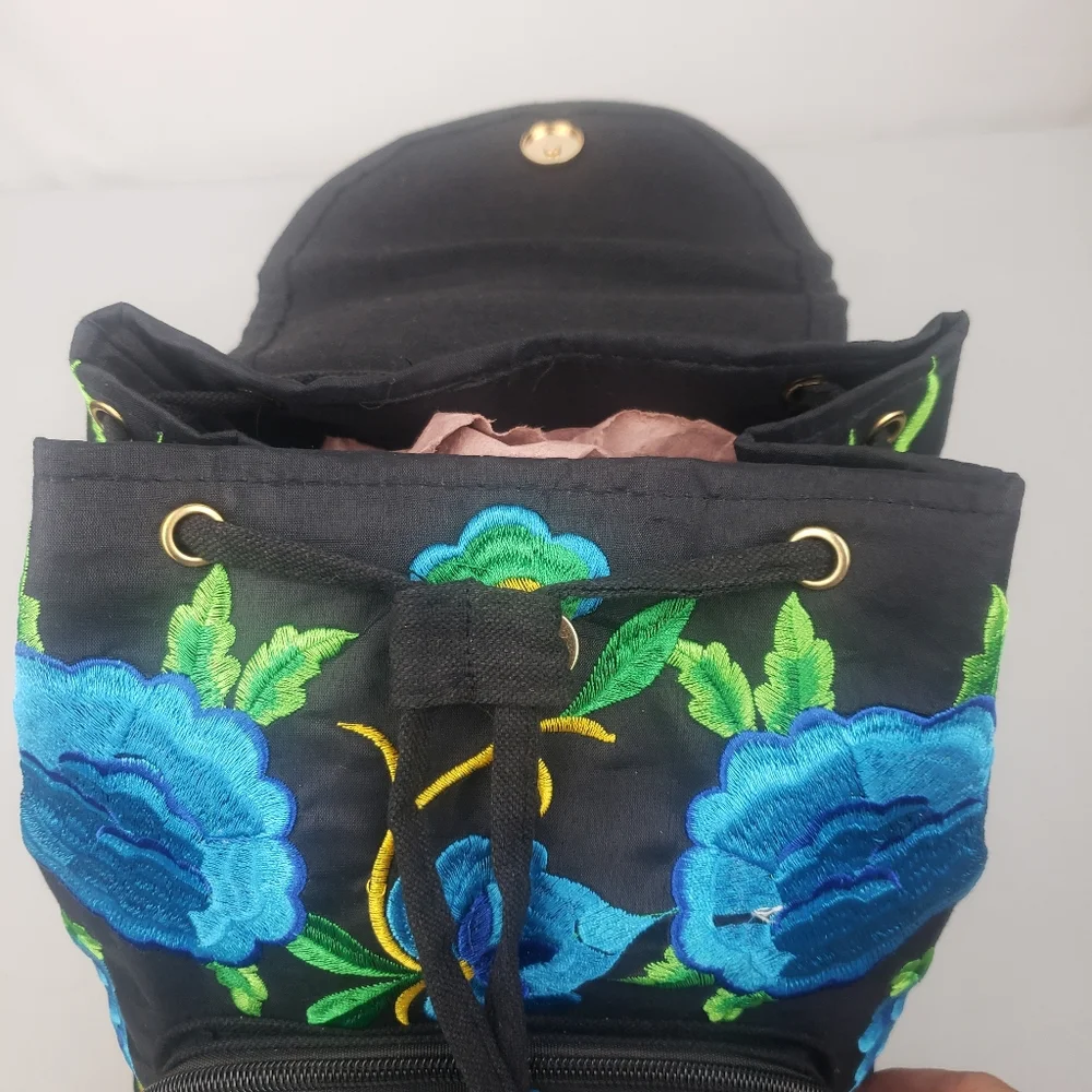 Embroidered floral‎ Mexican Backpack NEW/ mochila Mexicana bordada a mano nueva